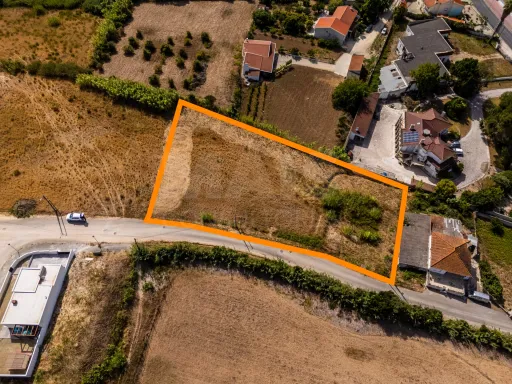 Oportunidade de Investimento – Terreno com 1818 m² para construção na Lourinhã