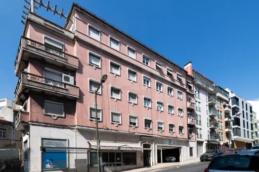 T2 com terraço em Campolide