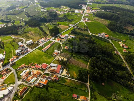 Terreno para construção de 2 Moradias