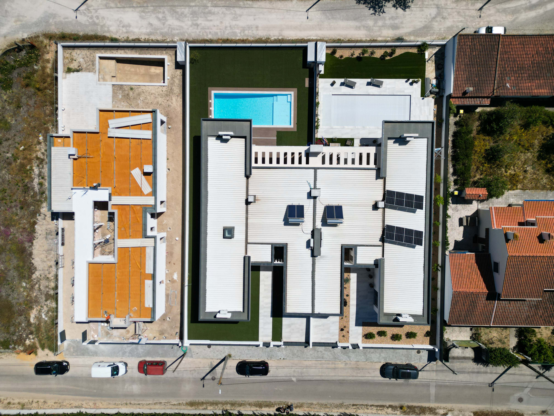 Moradias térreas T4 C\ 4 Suites e Piscina