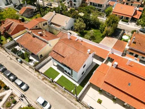 Moradia Isolada T3 com Jardim Privativo na Aroeira – Viva entre o Pinhal e o Mar