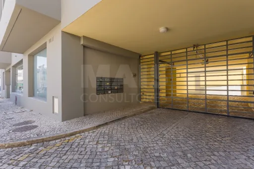 T1 Espaçoso com Varanda, Arrecadação e Parqueamento em Torres Vedras, Centro