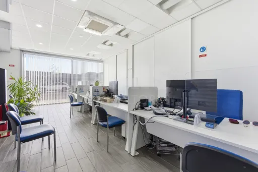 Prédio com 3 frações no centro de Peniche