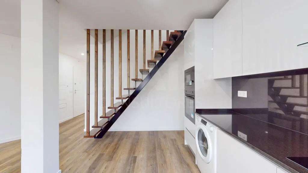 Apartamento T2 transformado em T4 duplex Santa iria de Azoia