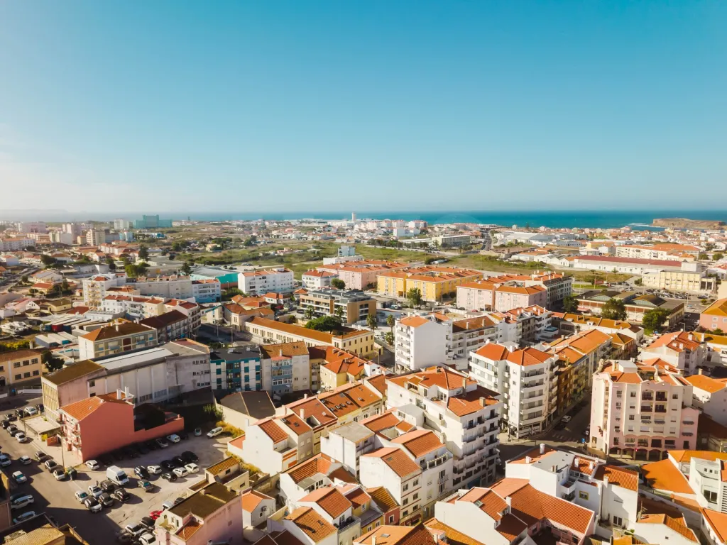 Moradia totalmente remodelada no coração de Peniche!