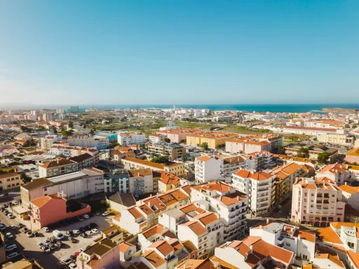 Moradia totalmente remodelada no coração de Peniche!