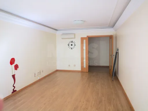 Apartamento T1 com terraço de 28 m² no Murganhal, Caxias