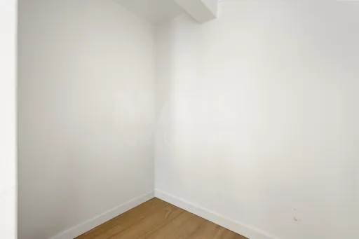 Apartamento T2 remodelado com 2 wc e varanda