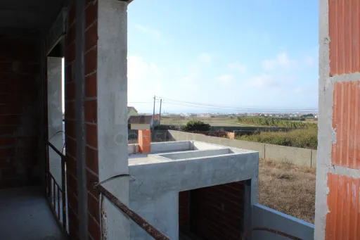 Moradia T3+1 junto praias | Garagem + logradouro privado | Terraço panorâmico sobre o mar