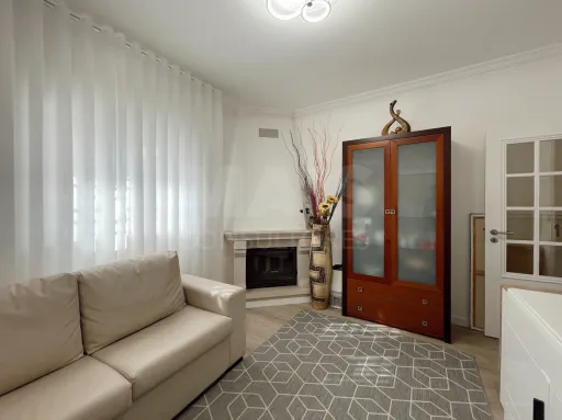 Excelente Apartamento T2 Quinta do Conde, Remodelado