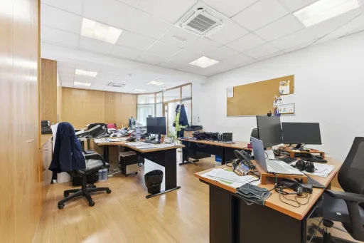 Prédio com 3 frações no centro de Peniche