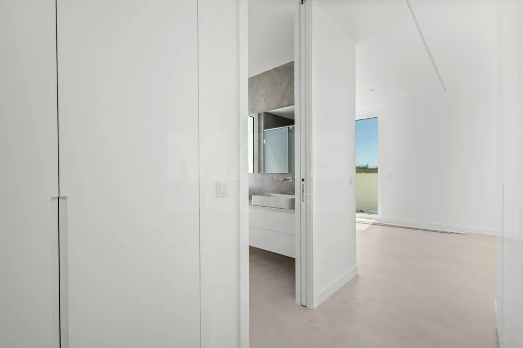 4-bedr. house on 2-hectare plot in Carvalhal
