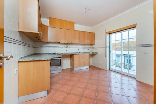 Apartamento T2 em Salvaterra de Magos com elevador, parqueamento e arrecadação