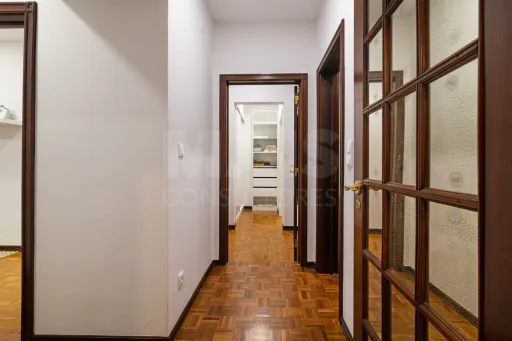 Apartamento T4 nas Torres do Restelo