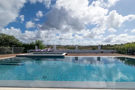 House 5 Bedrooms in Cheleiros