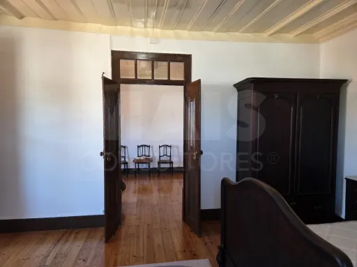 Prédio no Centro de Torres Novas com Jardim e Forte Potencial para constituição de Propriedade Horizontal com elevada rentabilidade de investimento