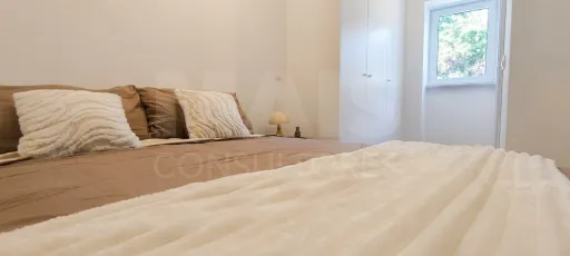 Moradia T3 em Santa Catarina | Mobilada e Decorada, com Terraço e Estacionamento