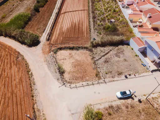 Excelente lote com projeto aprovado para moradia T3 com garagem e piscina