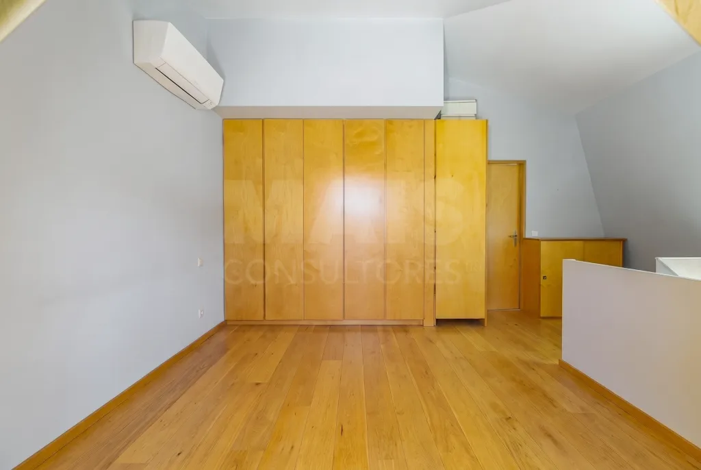 One-Bedroom Architectural Duplex with Terrace