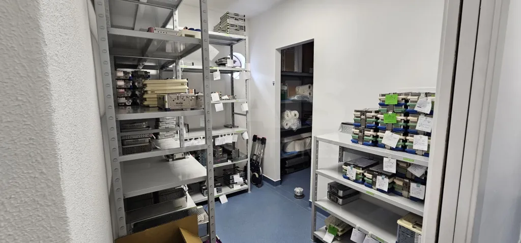 Armazém ou Escritório Serviços em Alfragide com 100m2
