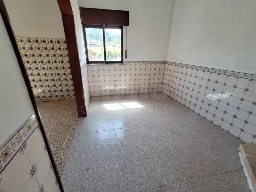 Moradia T2 c/ terreno em Salir de Matos