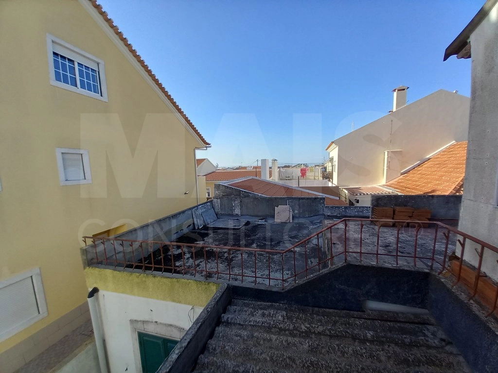 Moradia Bi Familiar com entradas independentes