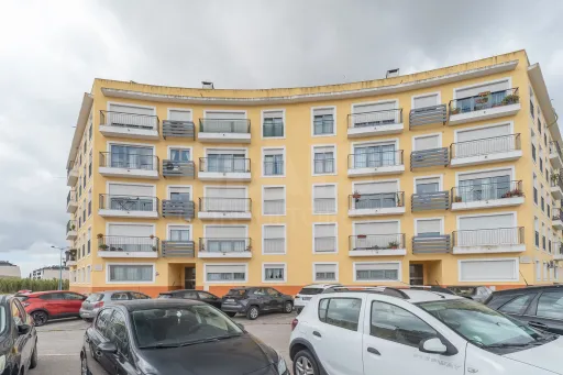 Apartamento T2 com Elevador e Parqueamento no Montijo