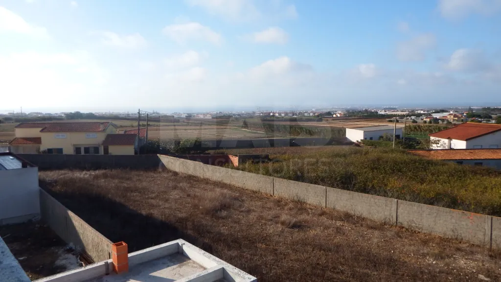 Moradia T3+1 junto praias | Garagem + logradouro privado | Terraço panorâmico sobre o mar