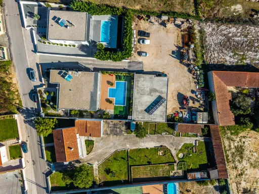 4 bedroom villa with pool