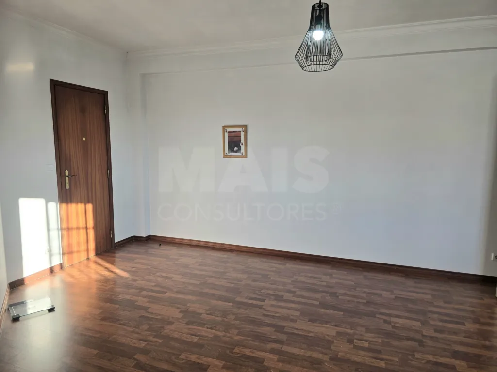 Moradia geminada T3 com garagem box e pátio de 60 M² | Alfeizerão
