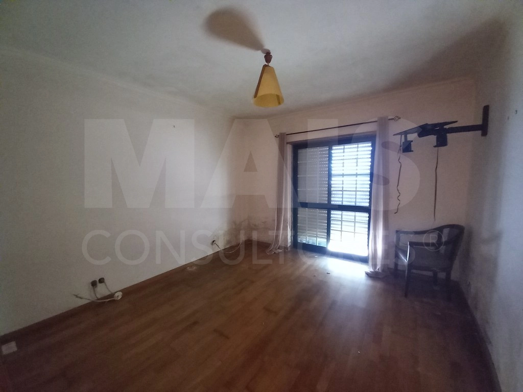 Moradia de 5 Assoalhadas em Ribamar C/ lote de 300m2 e Sótão amplo