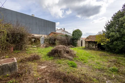 Moradia Térrea para Reabilitar com Terreno, Vista Mar e Vista Sítio da Nazaré – Bárrio, Alcobaça