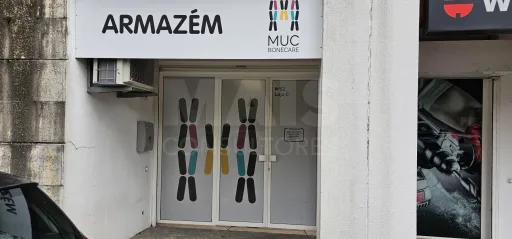 Armazém ou Escritório Serviços em Alfragide com 100m2