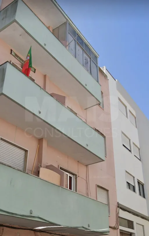 Building of 7 Apartments/Shop in Brandoa - Amadora