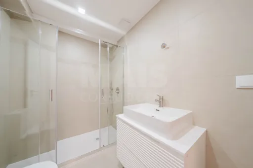 Moradia totalmente remodelada no coração de Peniche!