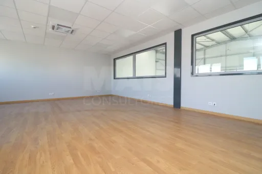 Pavilhão Industrial novo no Carregado com 624 m2 de Terreno e 312 m2 de Construção