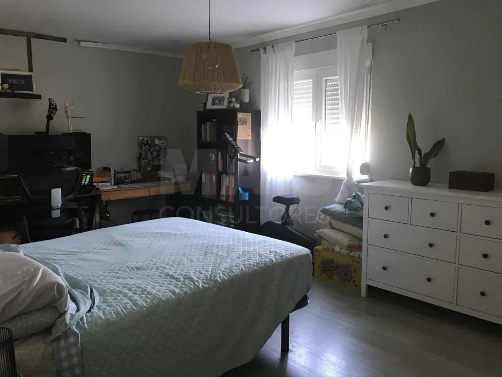 Quinta com moradia T4, piscina e anexos a 35 mint de Lisboa