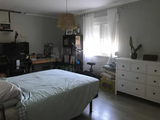 Quinta com moradia T4, piscina e anexos a 35 mint de Lisboa
