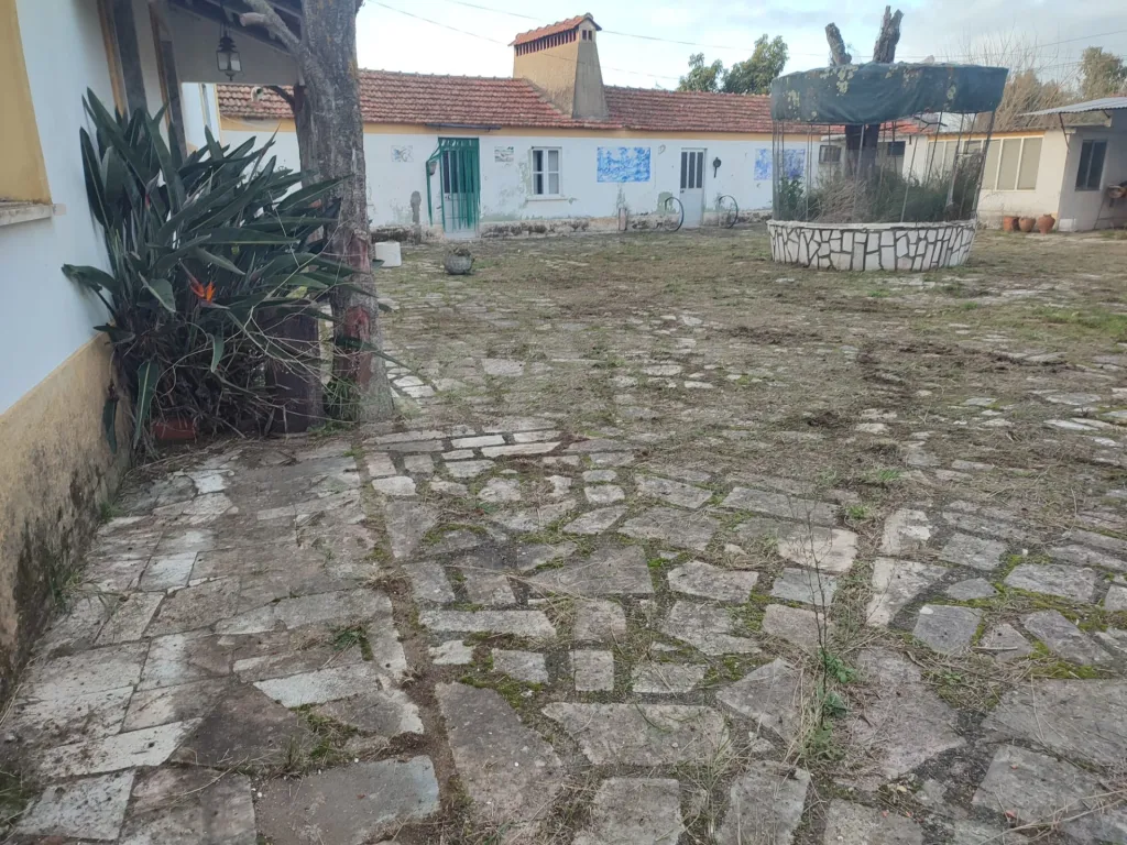 Moradia T4 com piscina, no centro da  Concavada em Abrantes
