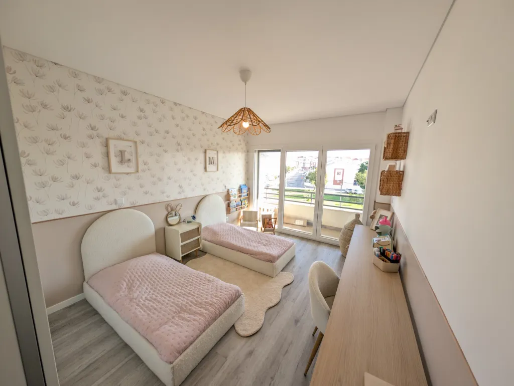 Arruda dos vinhos T2 with garage and storage room