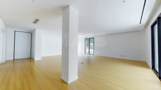 Moradia nova com piscina T4 em Linda a Velha
