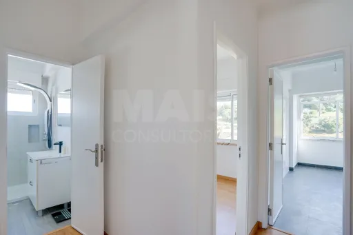 T2 Remodelado na Ramada | 3 Frentes | Excelente Luz Natural