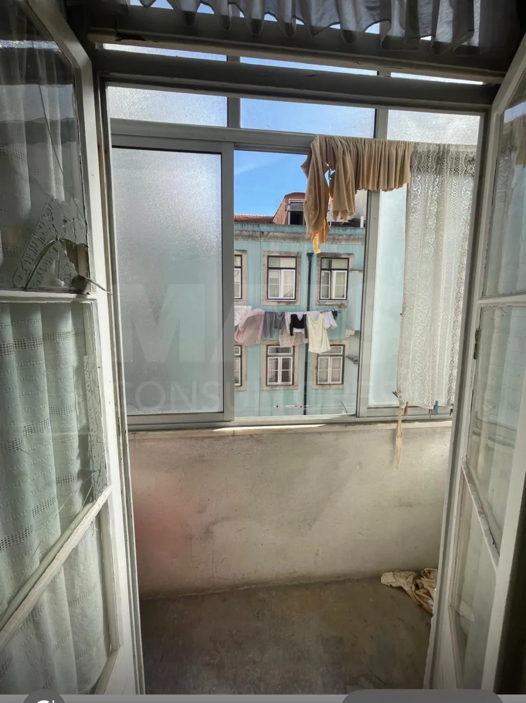 🏡Apartamento T4 para recuperação total em zona com charme histórico no coração de Lisboa!