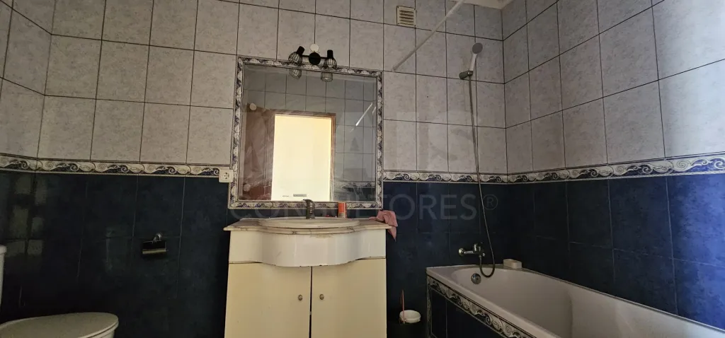 Apartamento T3 no Centro de Alpiarça | Áreas Generosas, Varandas e Excelente Localização