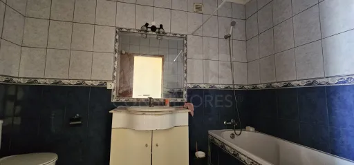 Apartamento T3 no Centro de Alpiarça | Áreas Generosas, Varandas e Excelente Localização