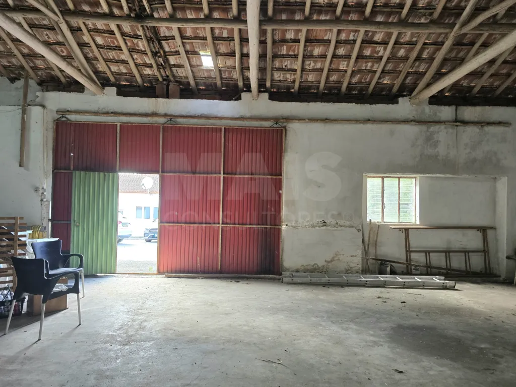 Imóvel com projeto de arquitetura para moradia T3 | Alvorninha