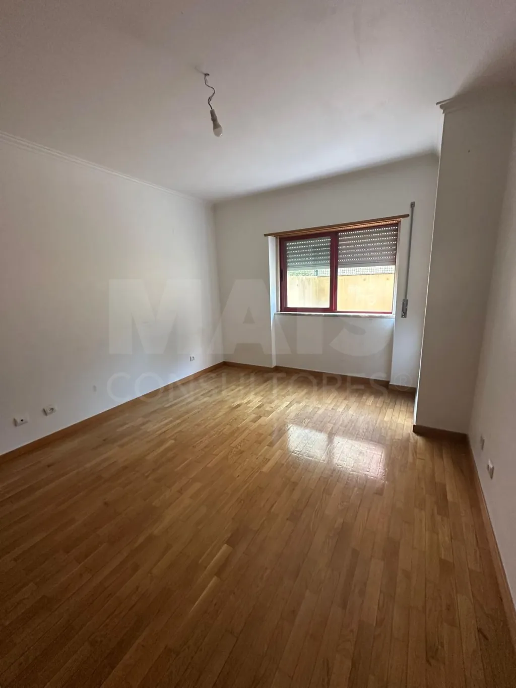 Apartamento T2 na Póvoa de Santa Iria com parqueamento e terraço