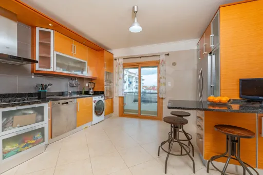 Apartamento T3 com 4 Varandas, Excelentes Áreas e Conforto Total – Praceta Tranquila, no Porto Alto em Samora Correia