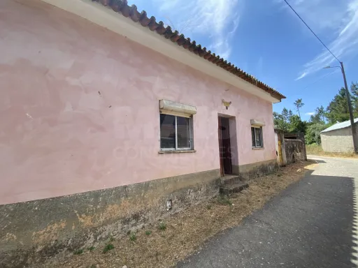 Moradia para renovar c/terreno no Sarzedo, Arganil