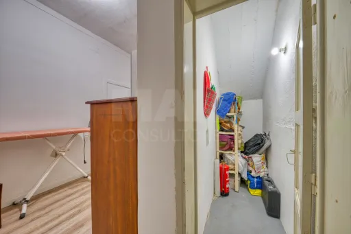 Viva com Espaço e Conforto: Moradia T4 com Anexo e Garagem em Coruche – Pronta a Habitar